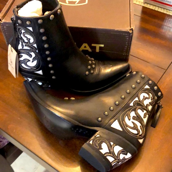 Ariat Shoes - **NWT** Ariat Diva Leather Boots NIB